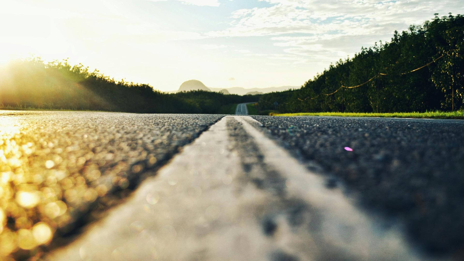 Too Hot To Handle, Pavement Buckling