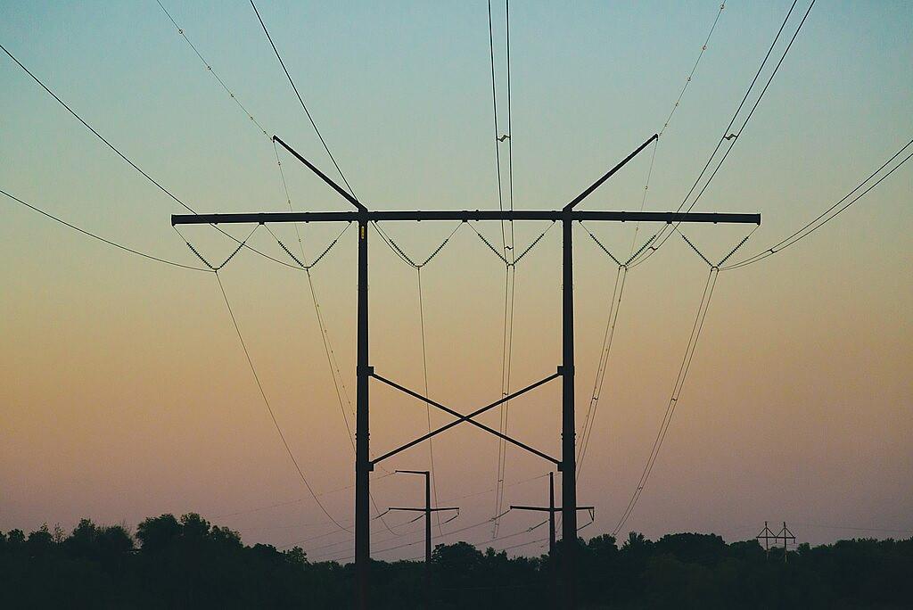 Utilities seek federal pause on grid bidding amid AI-driven power demand